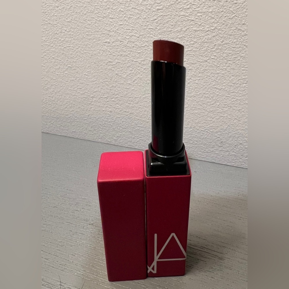 ❤️New NARS LIPSTICK NIGHT MOVE❤️